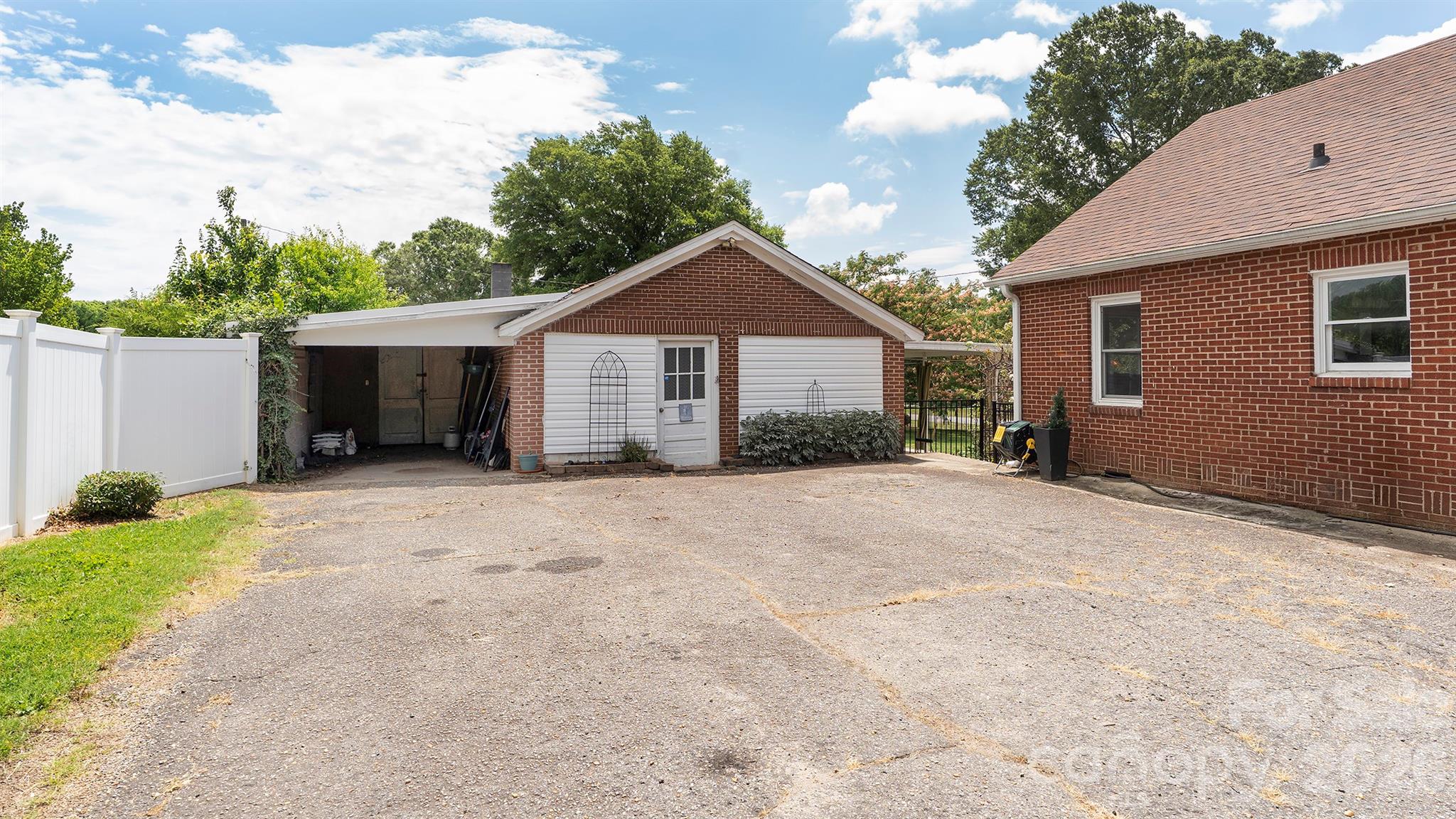 3308 16th Street NE — Hickory