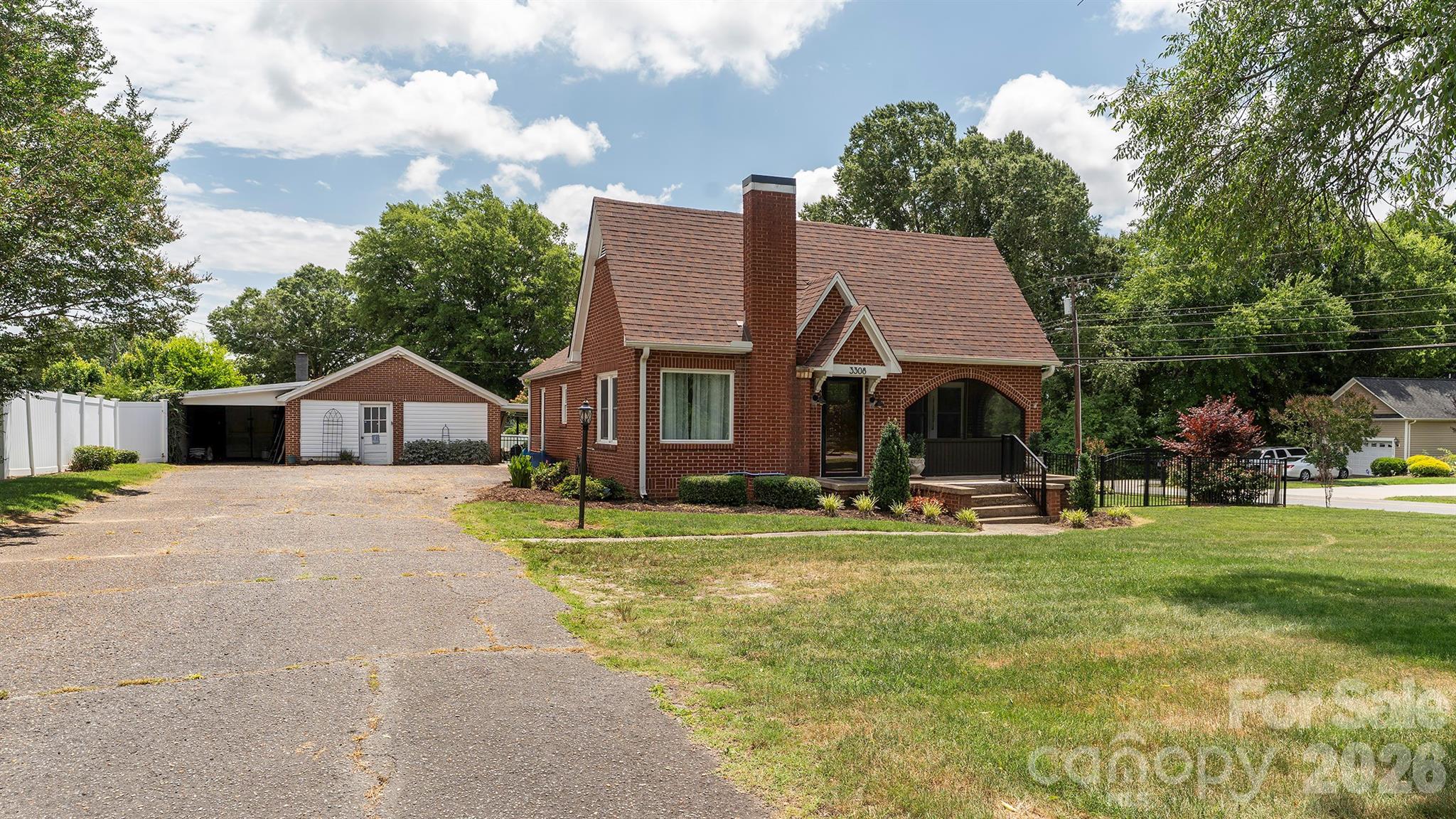 3308 16th Street NE — Hickory