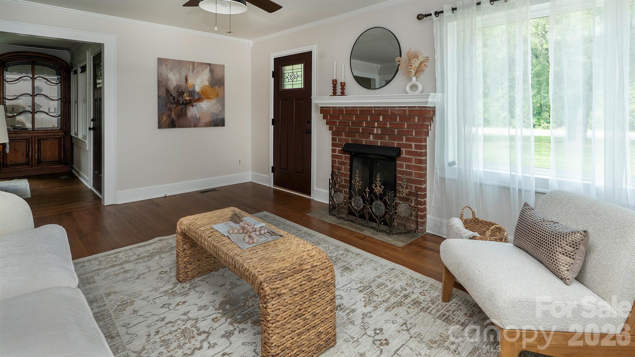 3308 16th Street NE — Hickory