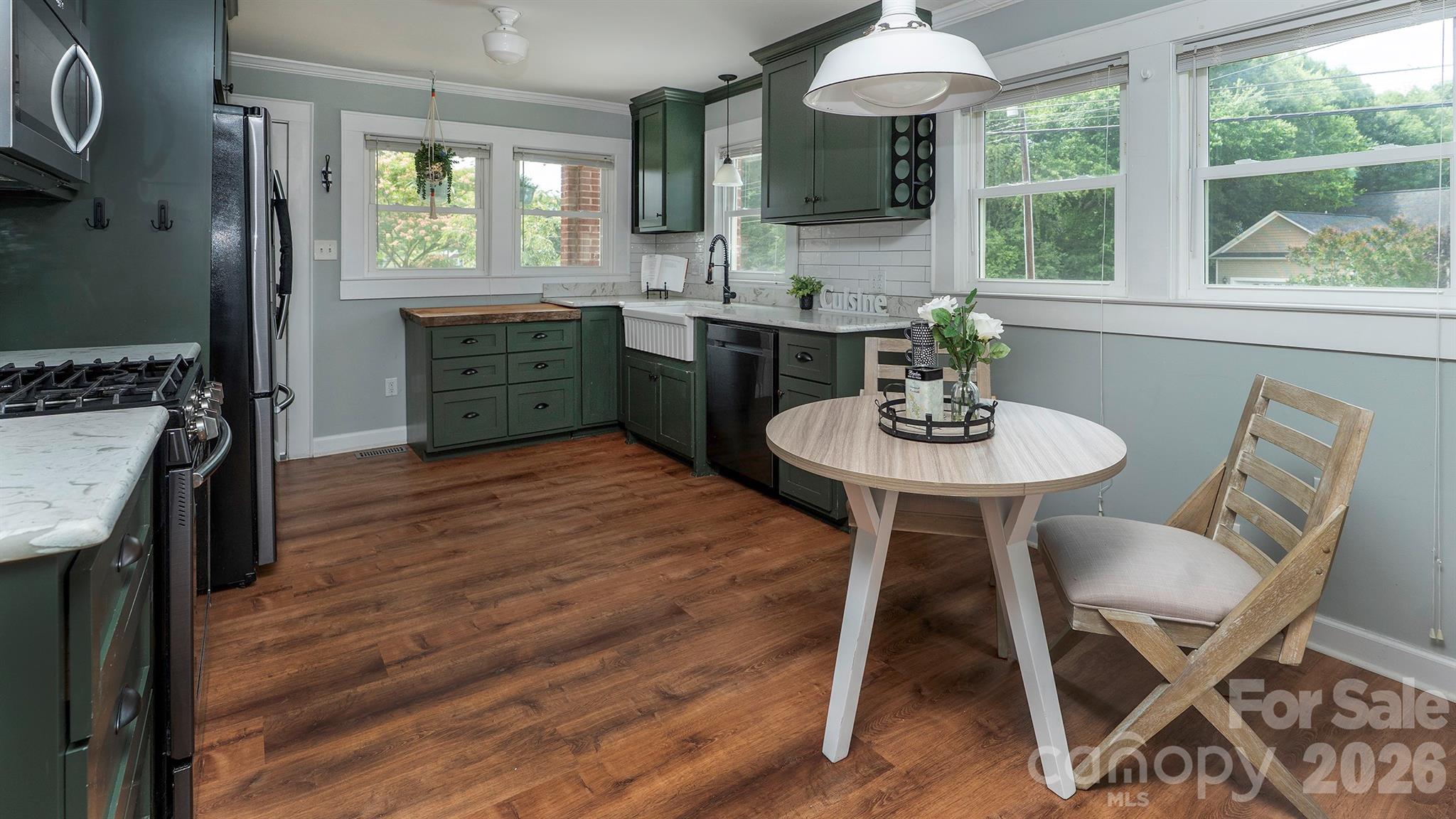 3308 16th Street NE — Hickory