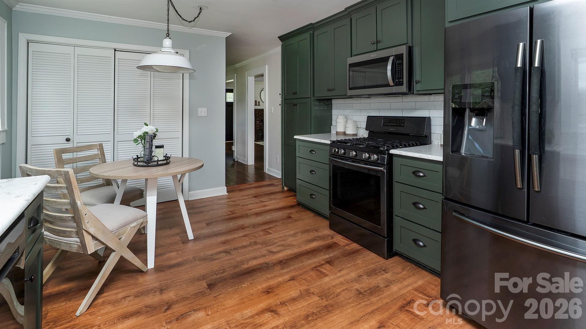 3308 16th Street NE — Hickory