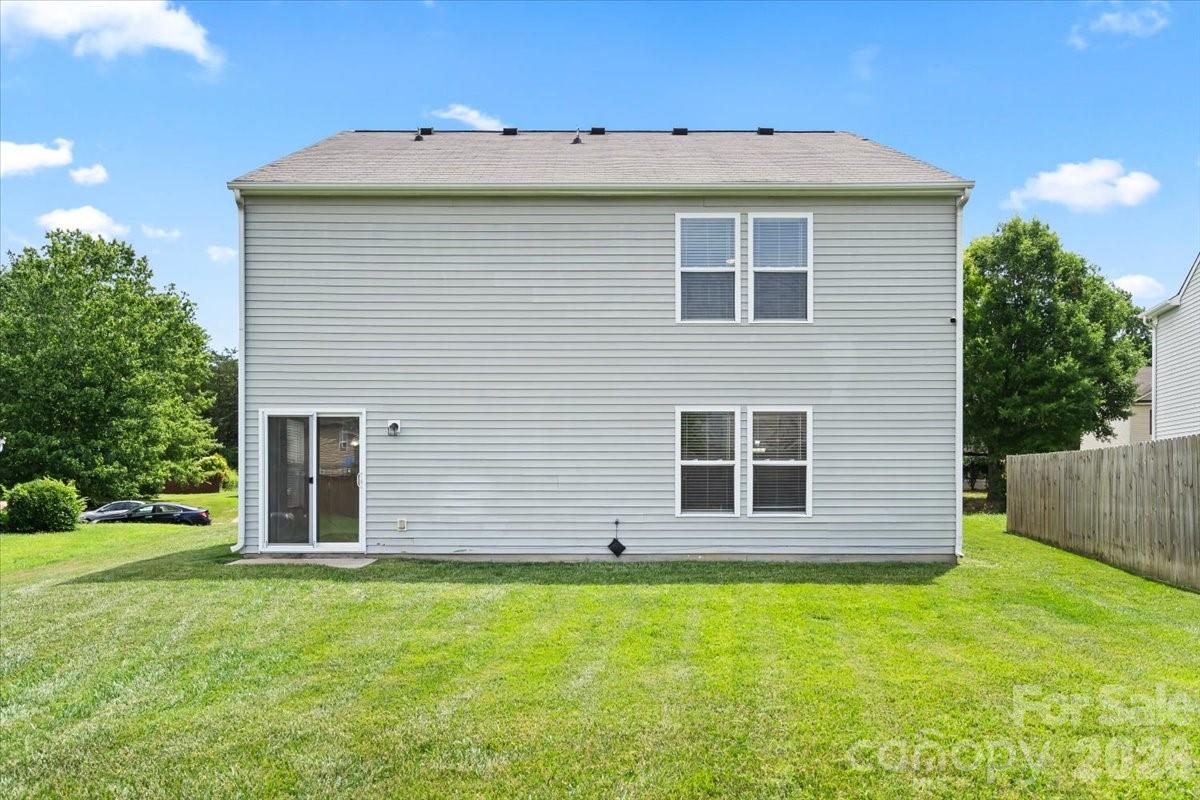 12932 Silvaire Farm Road — Charlotte