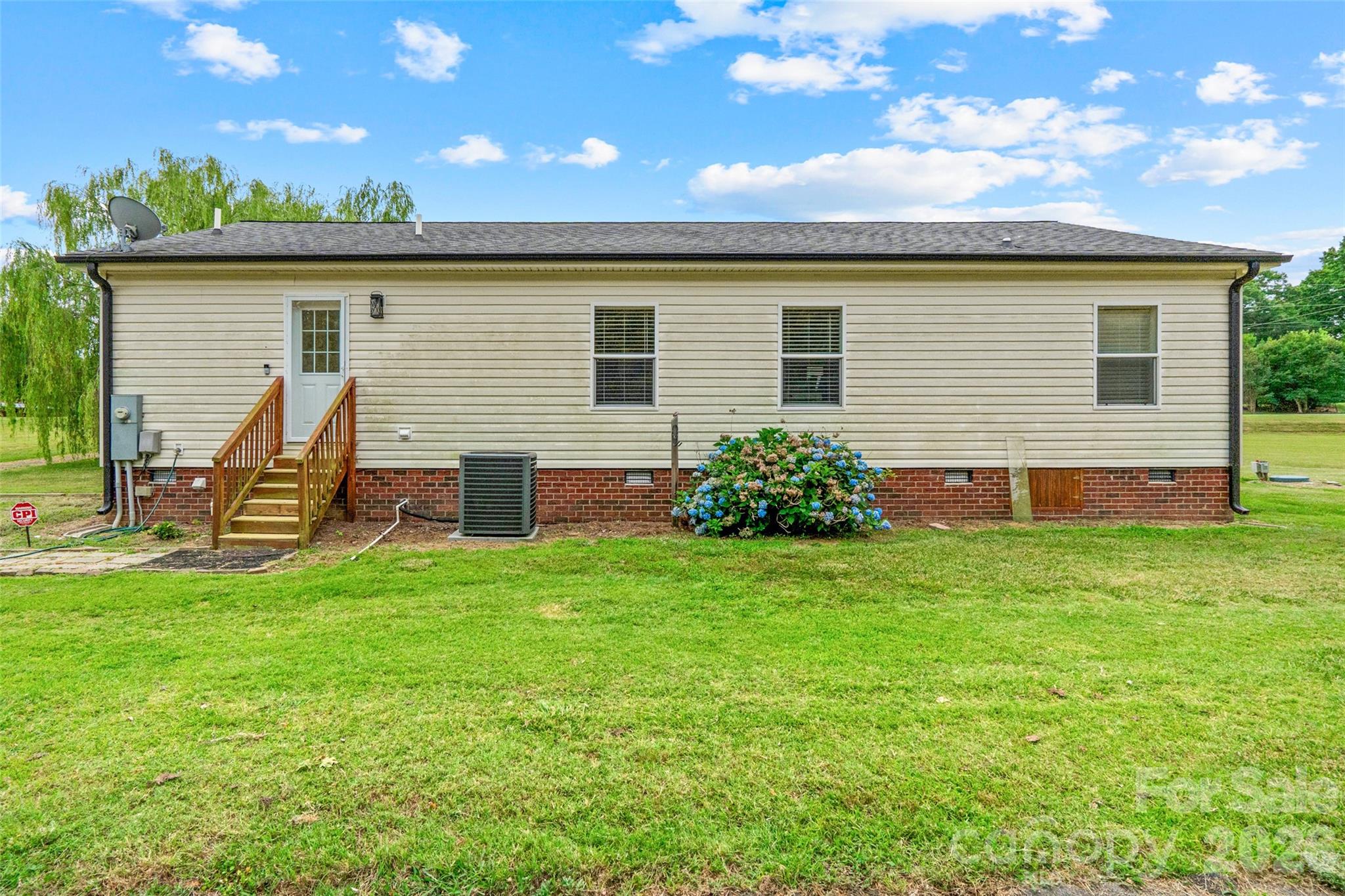 21966 Stony Road — Locust