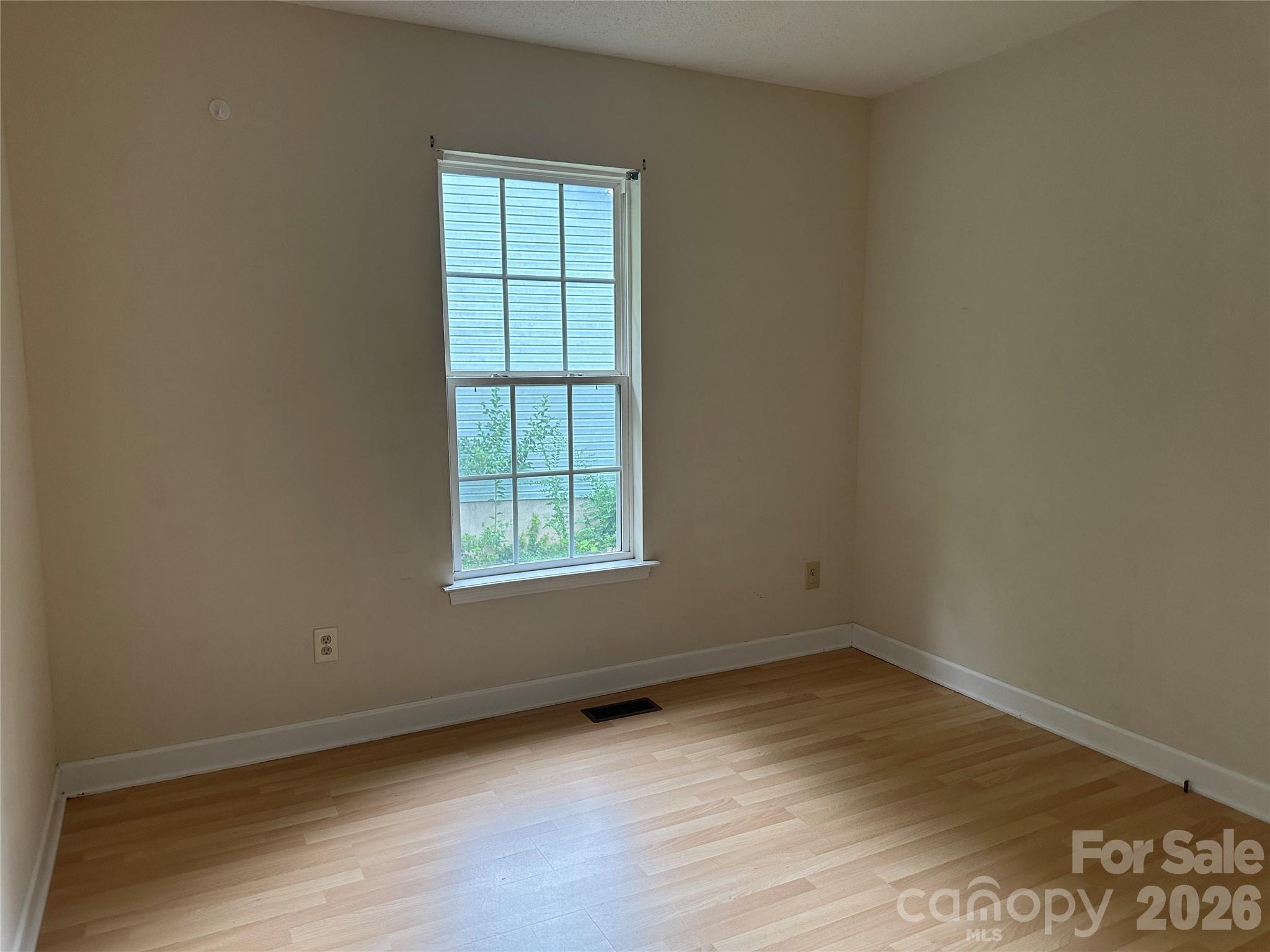 827 E 9th Street — Newton