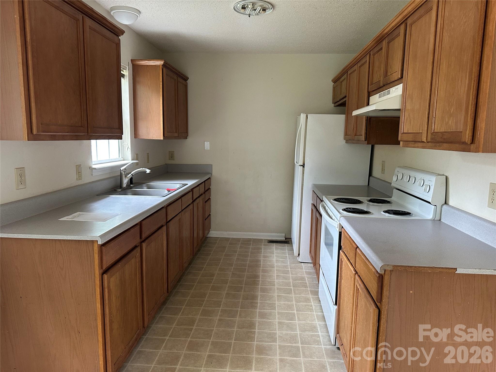 827 E 9th Street — Newton
