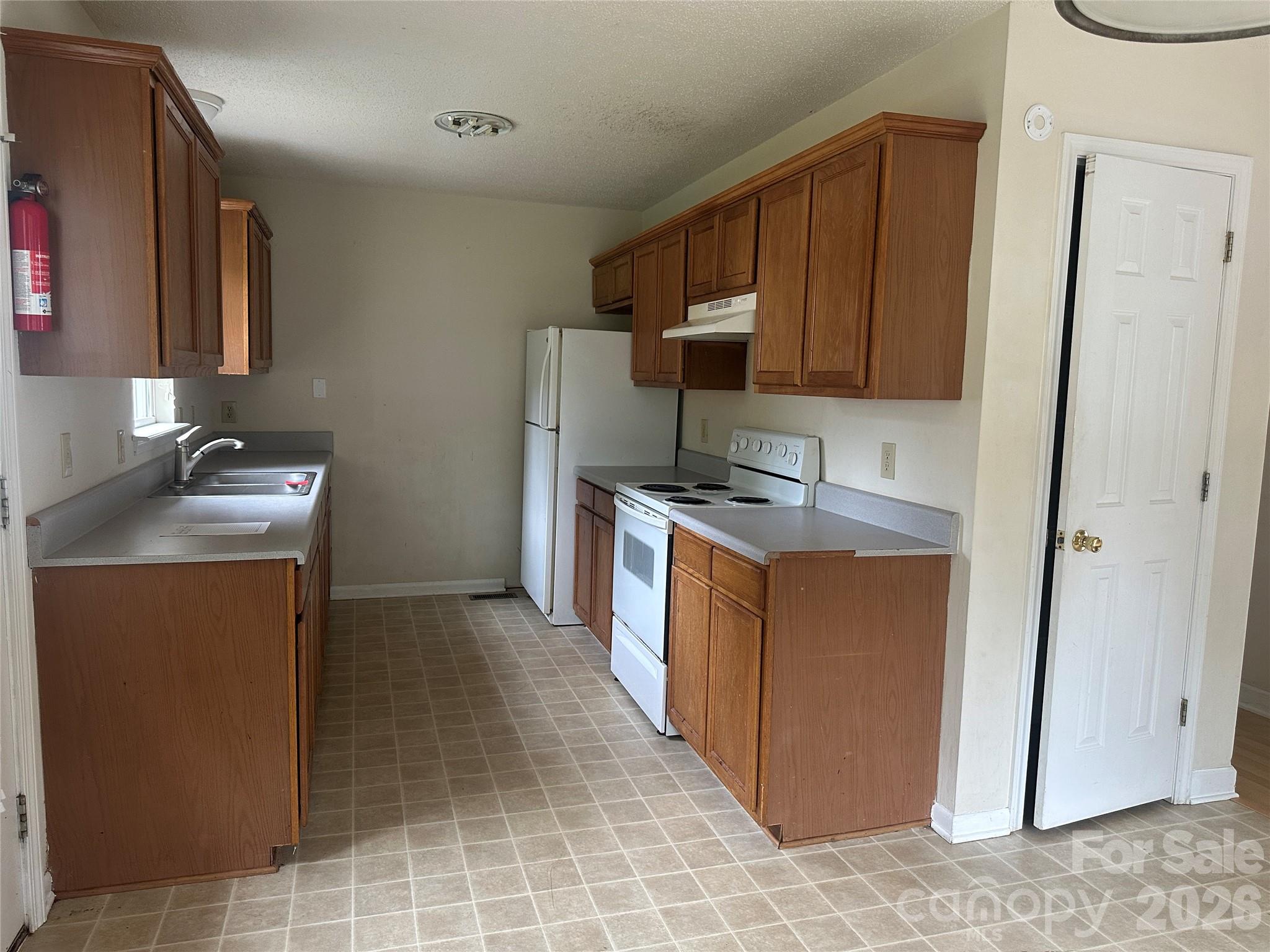 827 E 9th Street — Newton