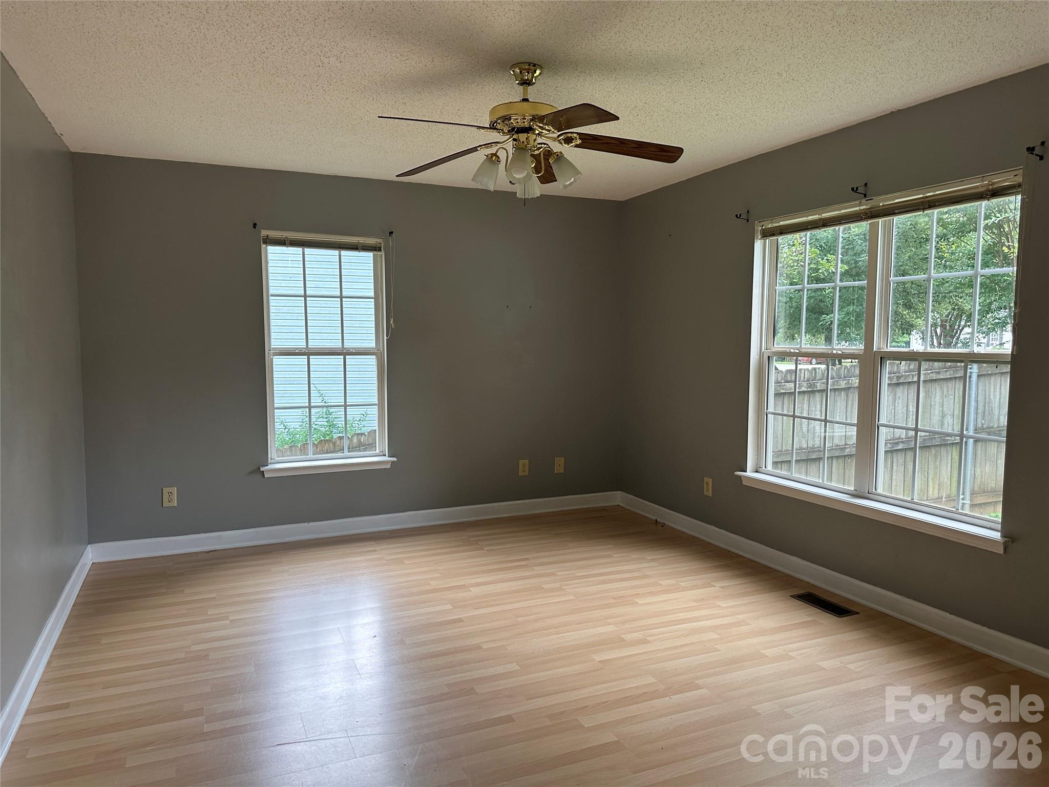 827 E 9th Street — Newton