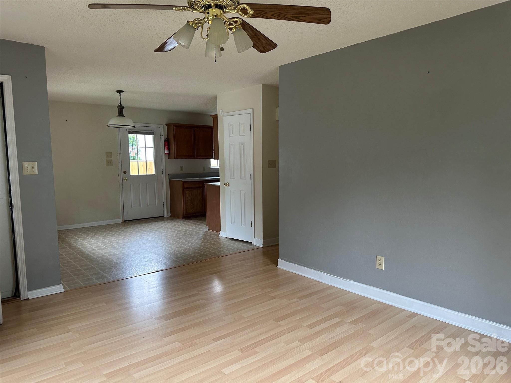 827 E 9th Street — Newton