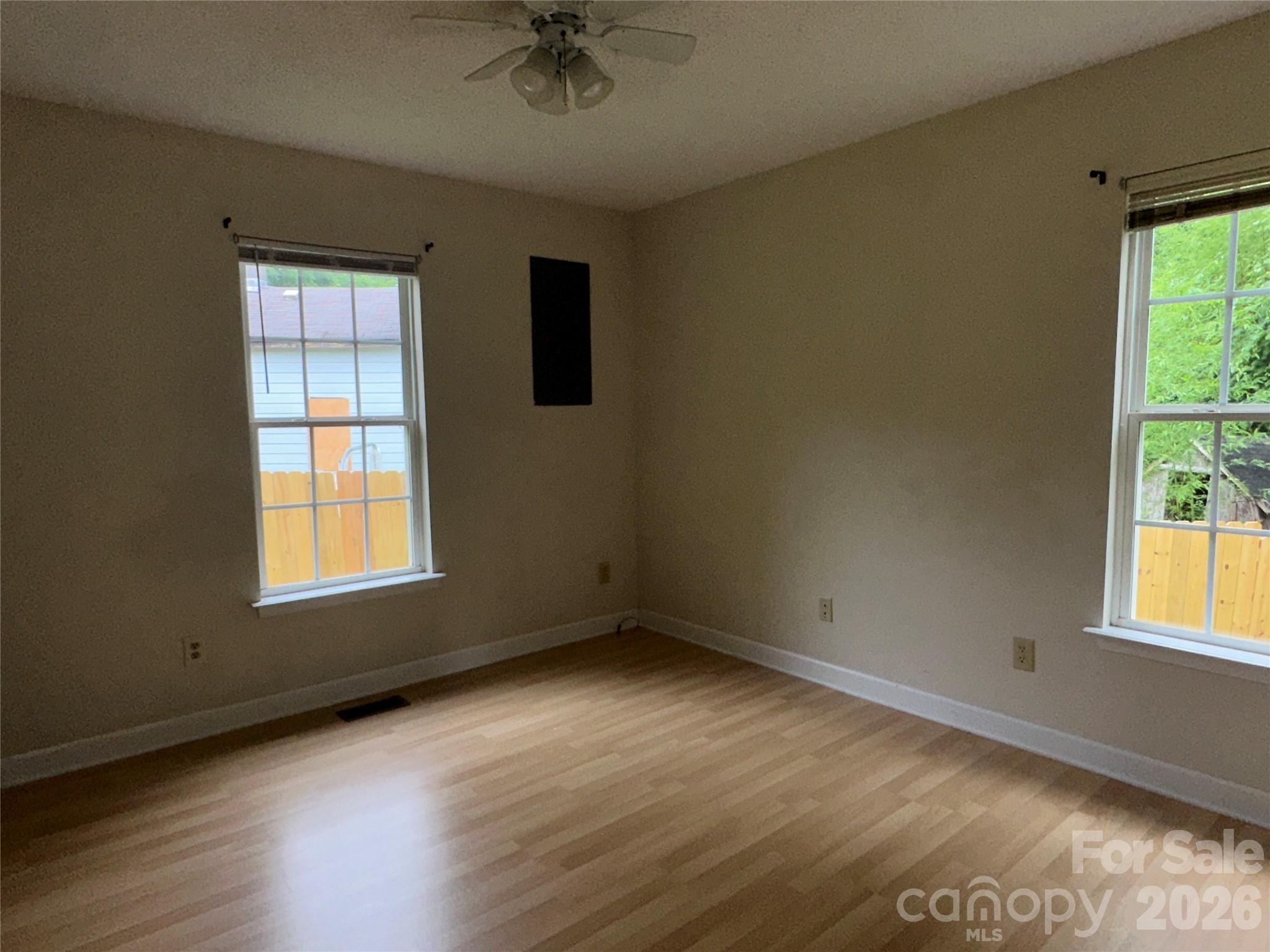827 E 9th Street — Newton