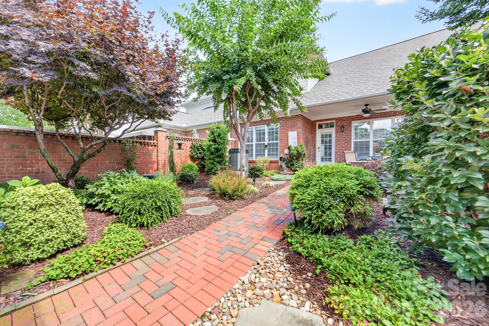 121 Mcleod Avenue — Belmont