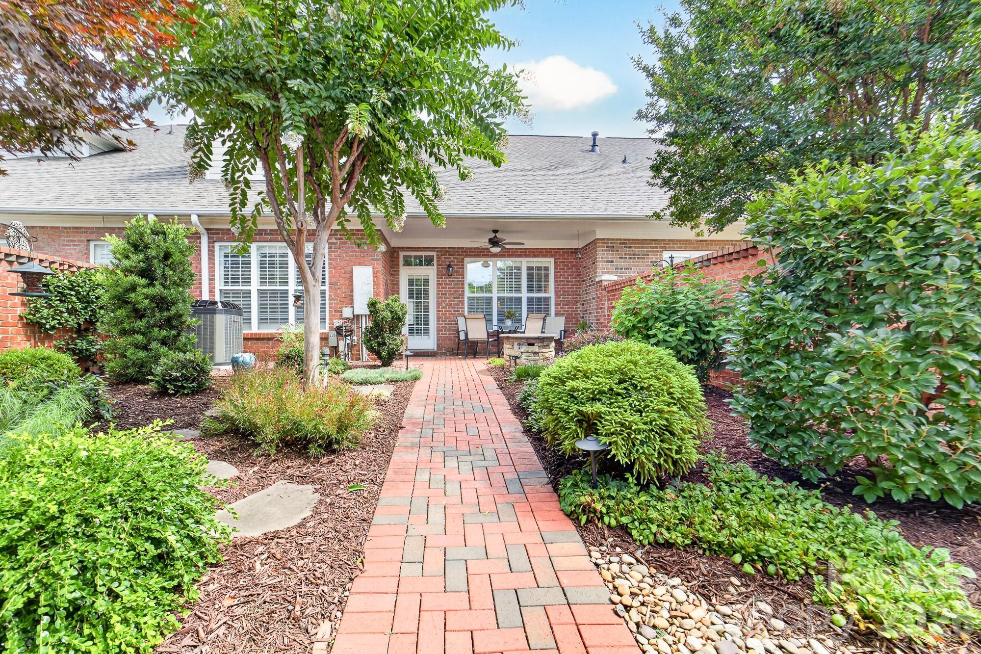 121 Mcleod Avenue — Belmont