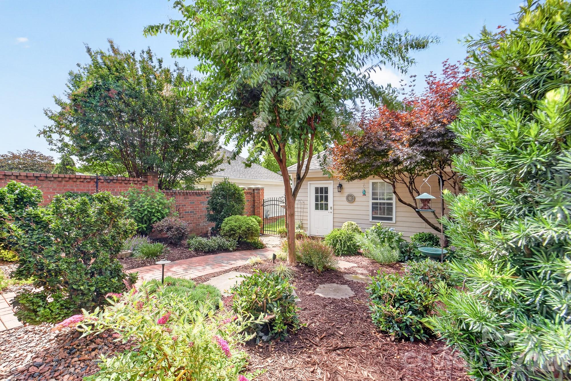 121 Mcleod Avenue — Belmont