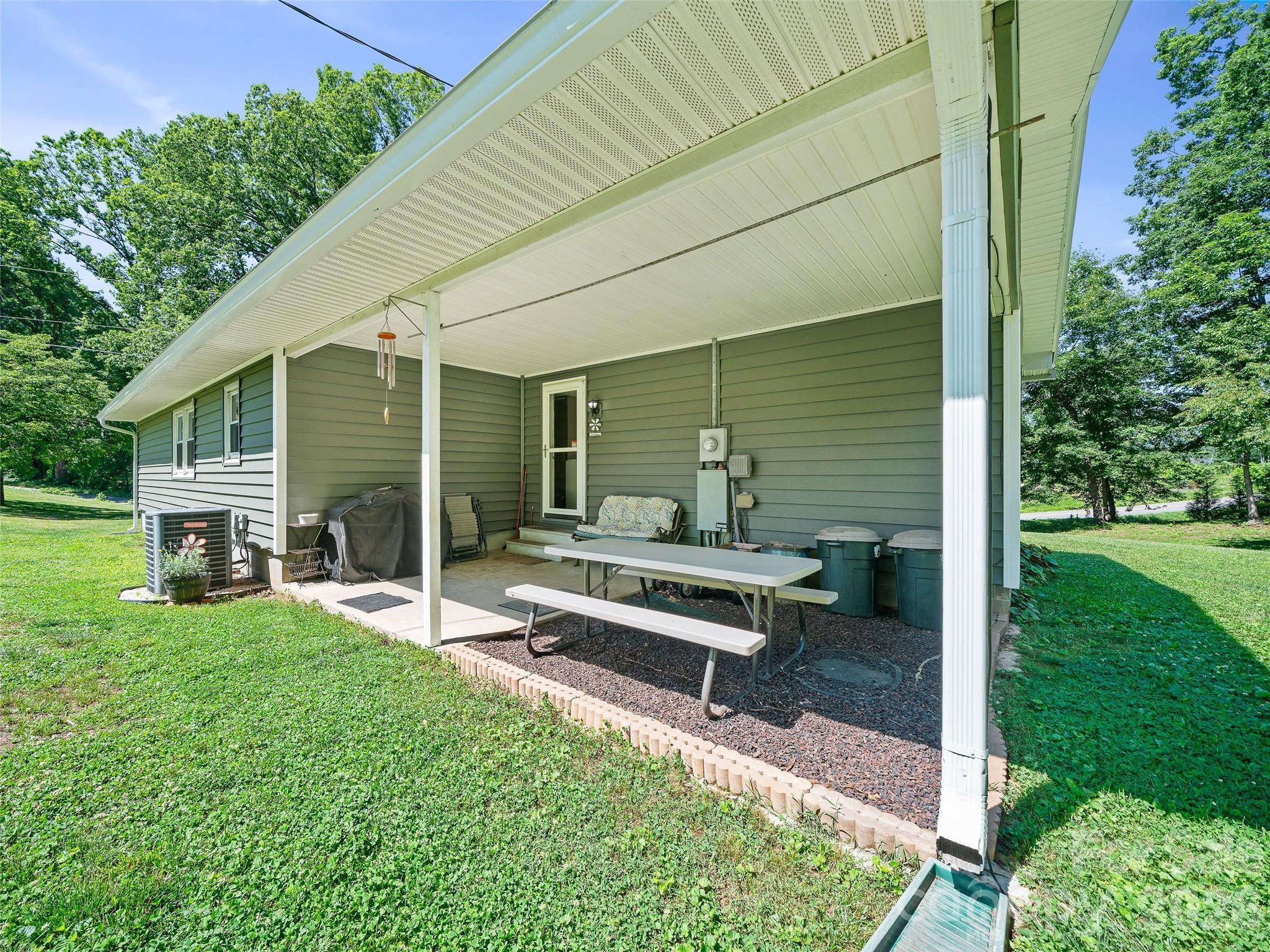 1115, 1125, 1127 Glenn Bridge Road SE — Arden
