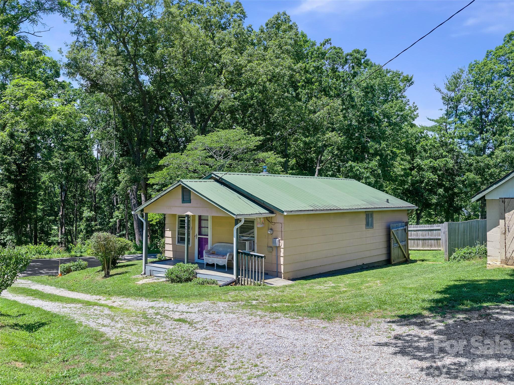 1115, 1125, 1127 Glenn Bridge Road SE — Arden