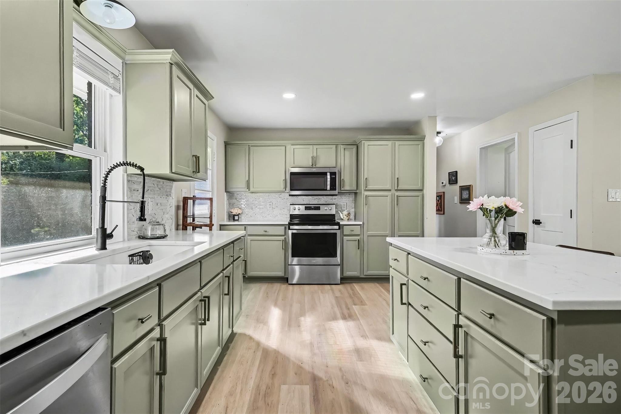 4023 Strangford Avenue — Charlotte