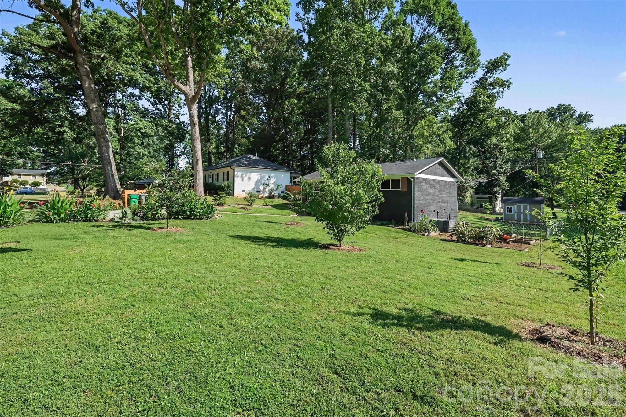 4023 Strangford Avenue — Charlotte