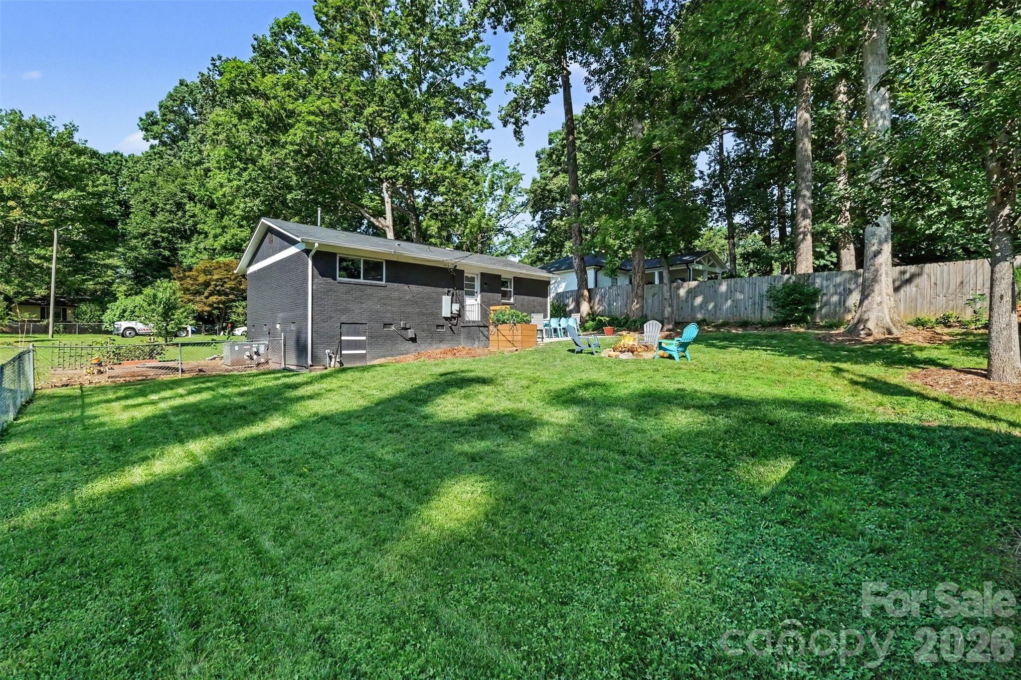 4023 Strangford Avenue — Charlotte