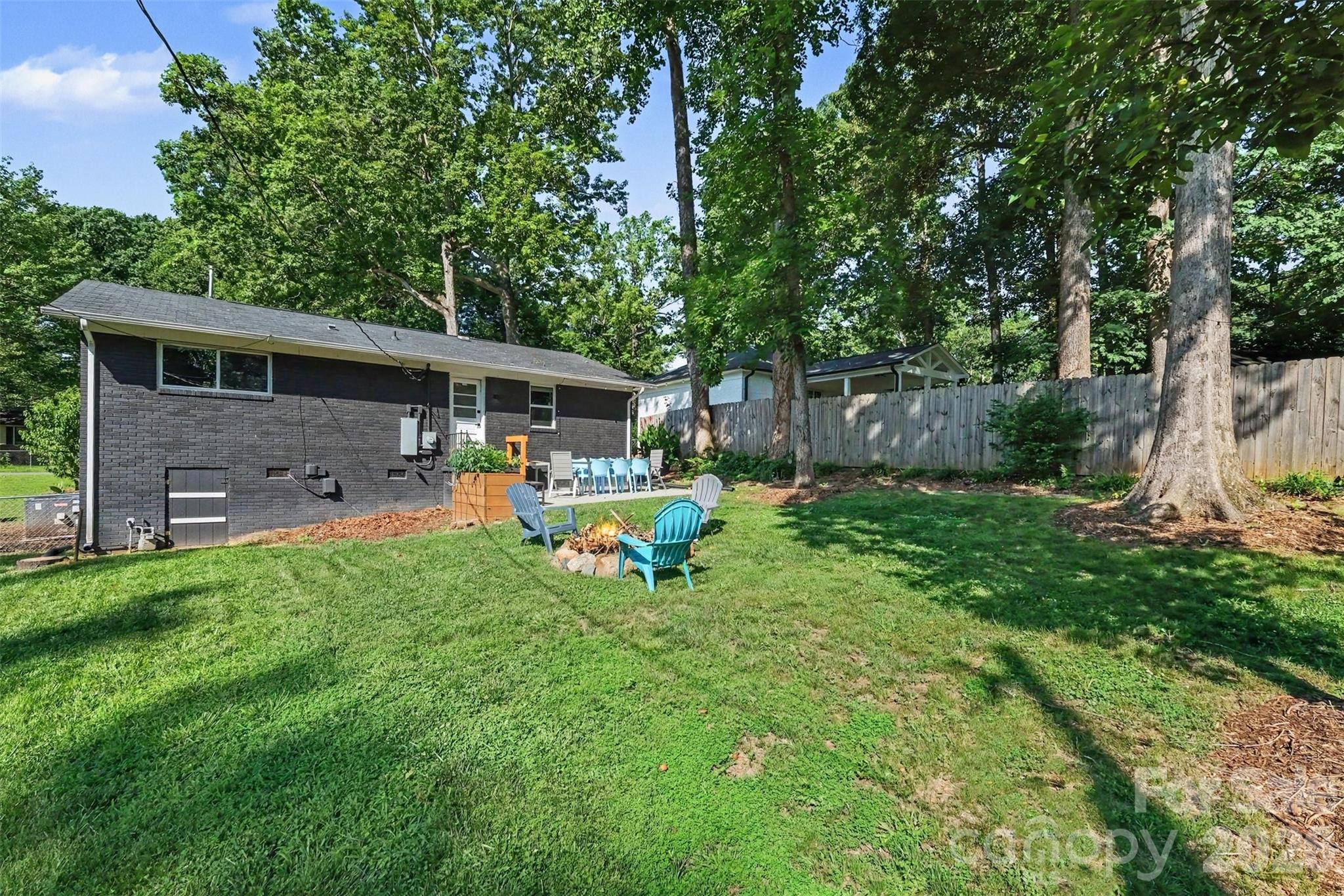 4023 Strangford Avenue — Charlotte