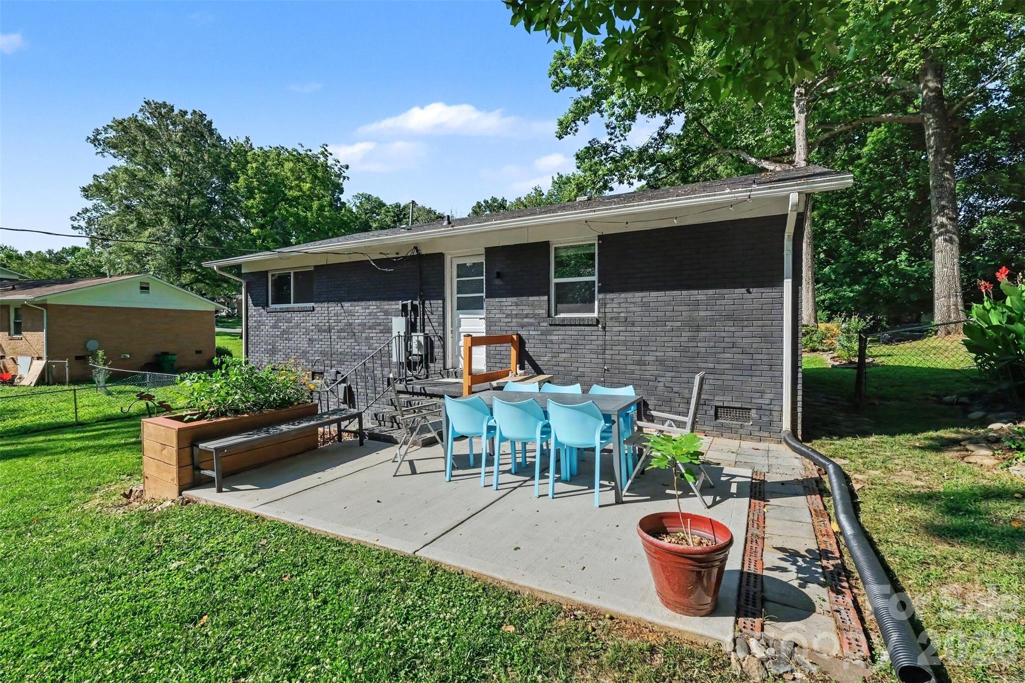 4023 Strangford Avenue — Charlotte