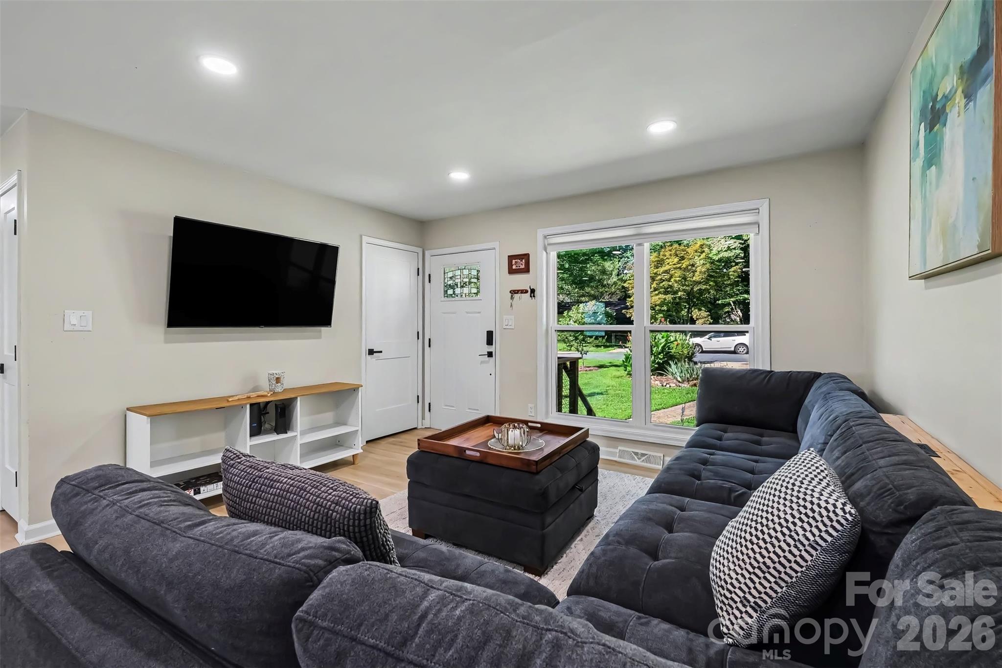 4023 Strangford Avenue — Charlotte