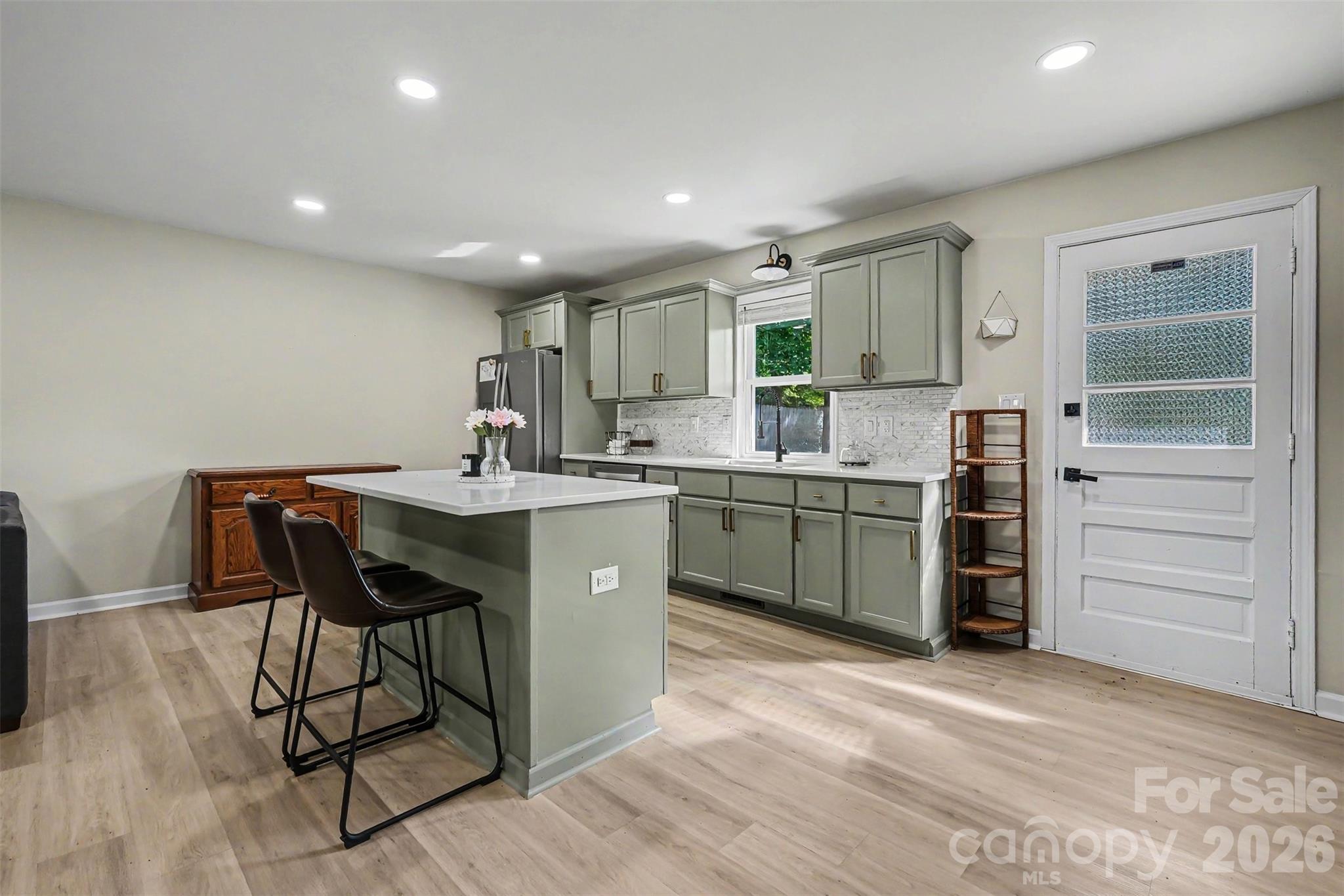 4023 Strangford Avenue — Charlotte