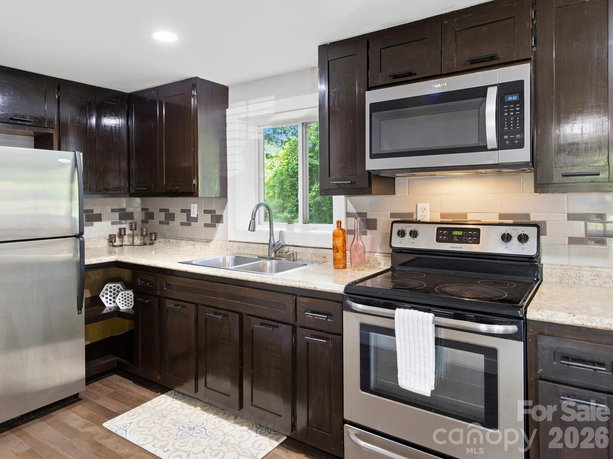 425 Lyndhurst Drive — Hendersonville