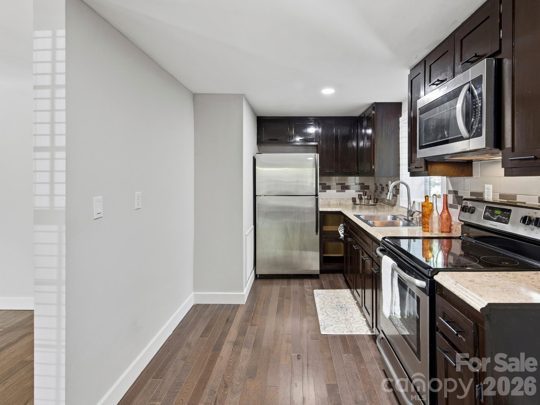 425 Lyndhurst Drive — Hendersonville