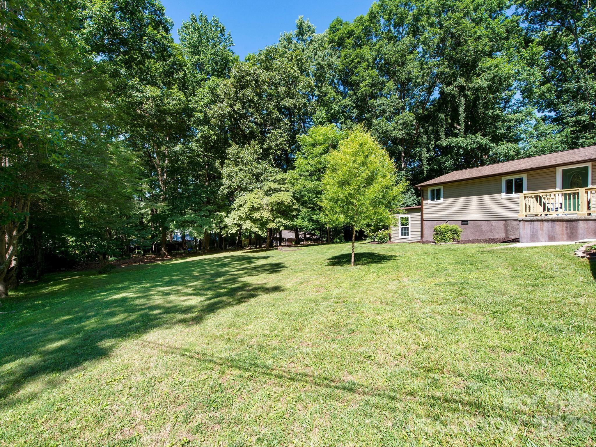 425 Lyndhurst Drive — Hendersonville