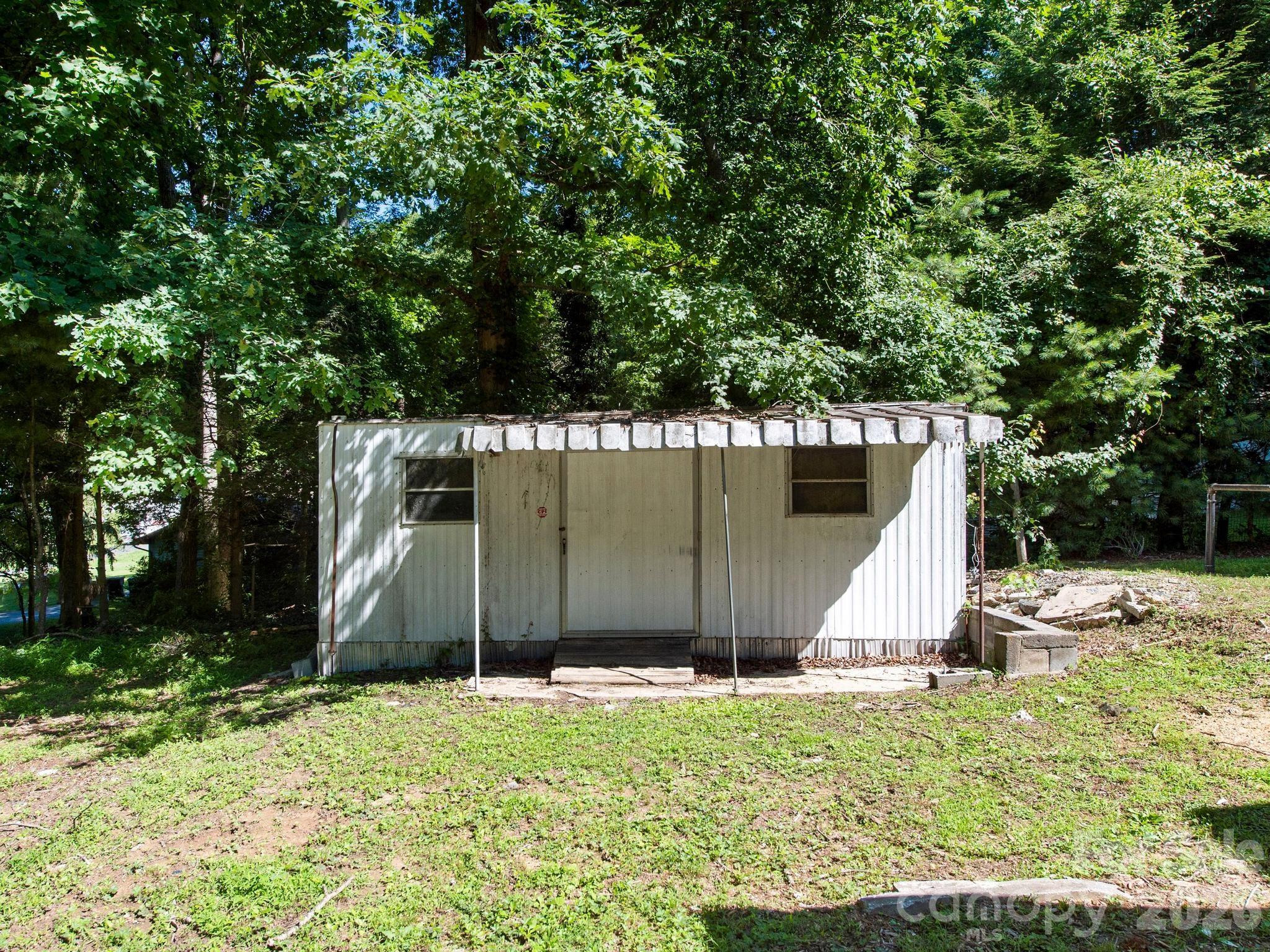 425 Lyndhurst Drive — Hendersonville
