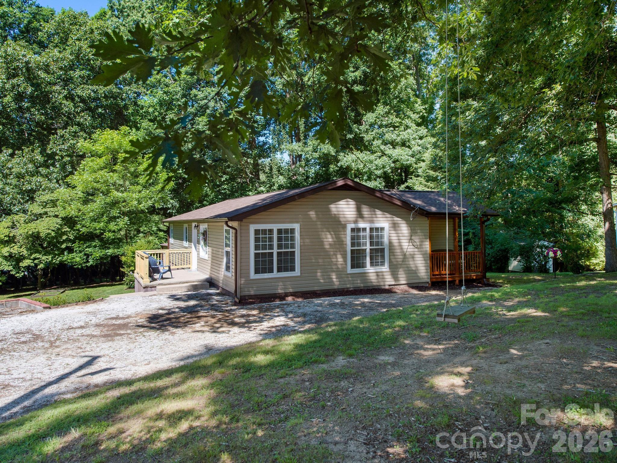 425 Lyndhurst Drive — Hendersonville