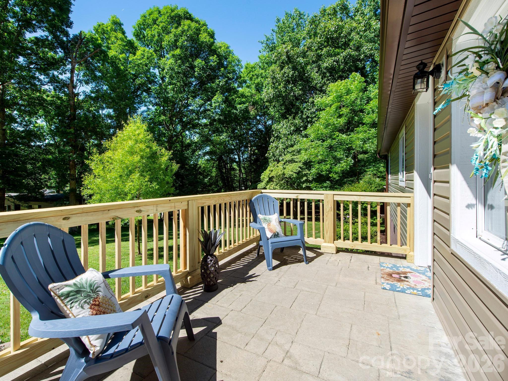 425 Lyndhurst Drive — Hendersonville