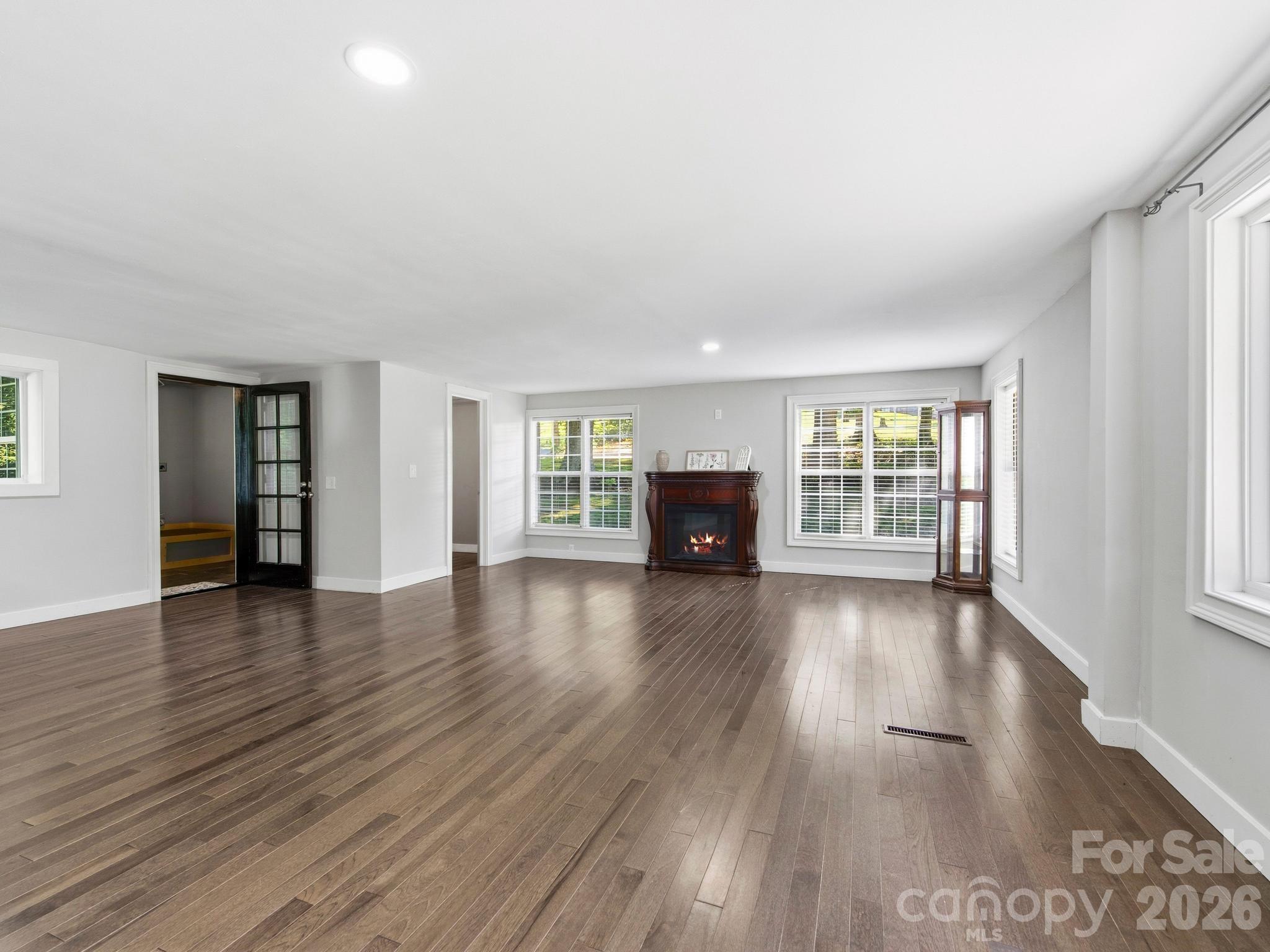 425 Lyndhurst Drive — Hendersonville