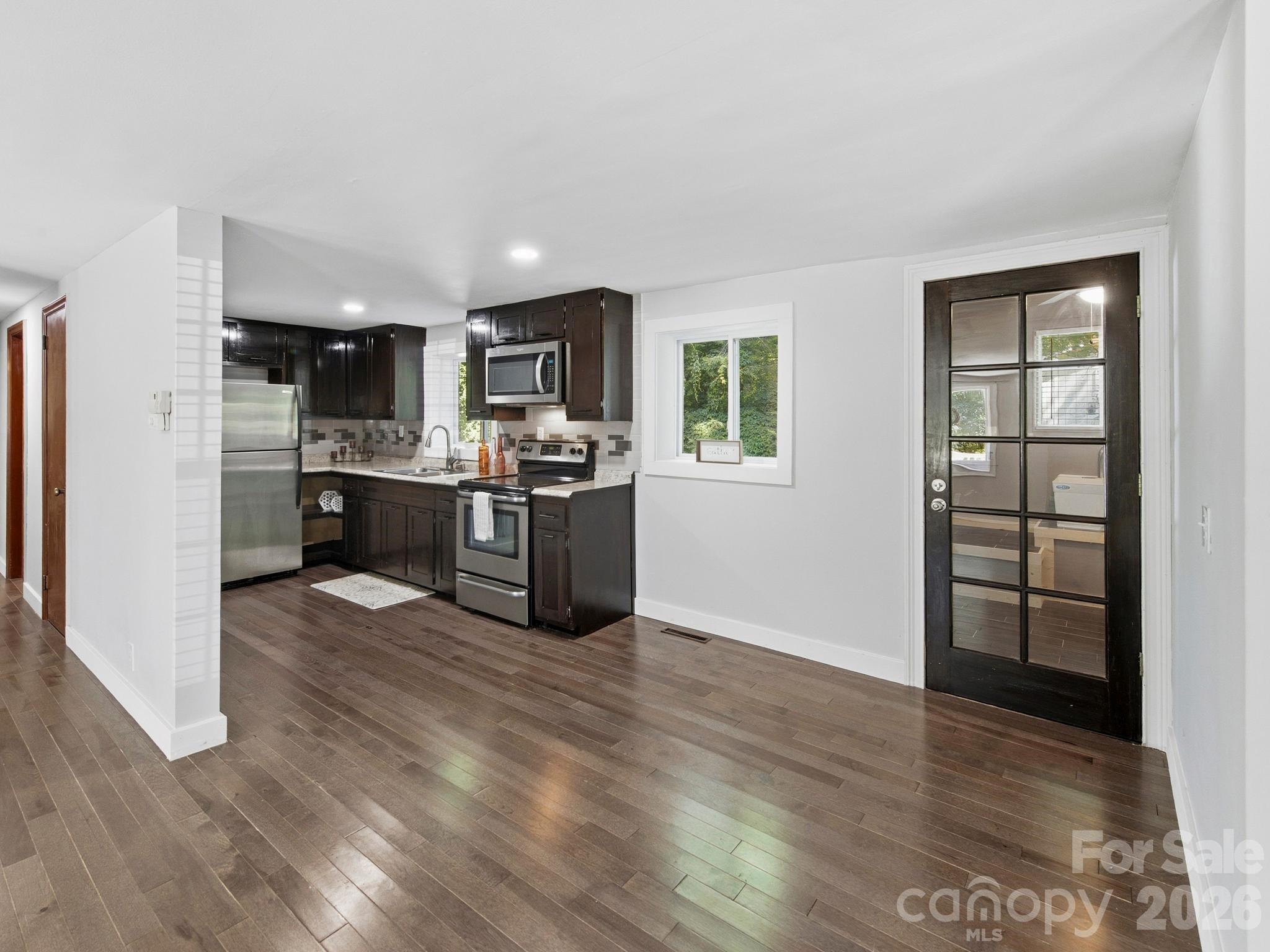 425 Lyndhurst Drive — Hendersonville