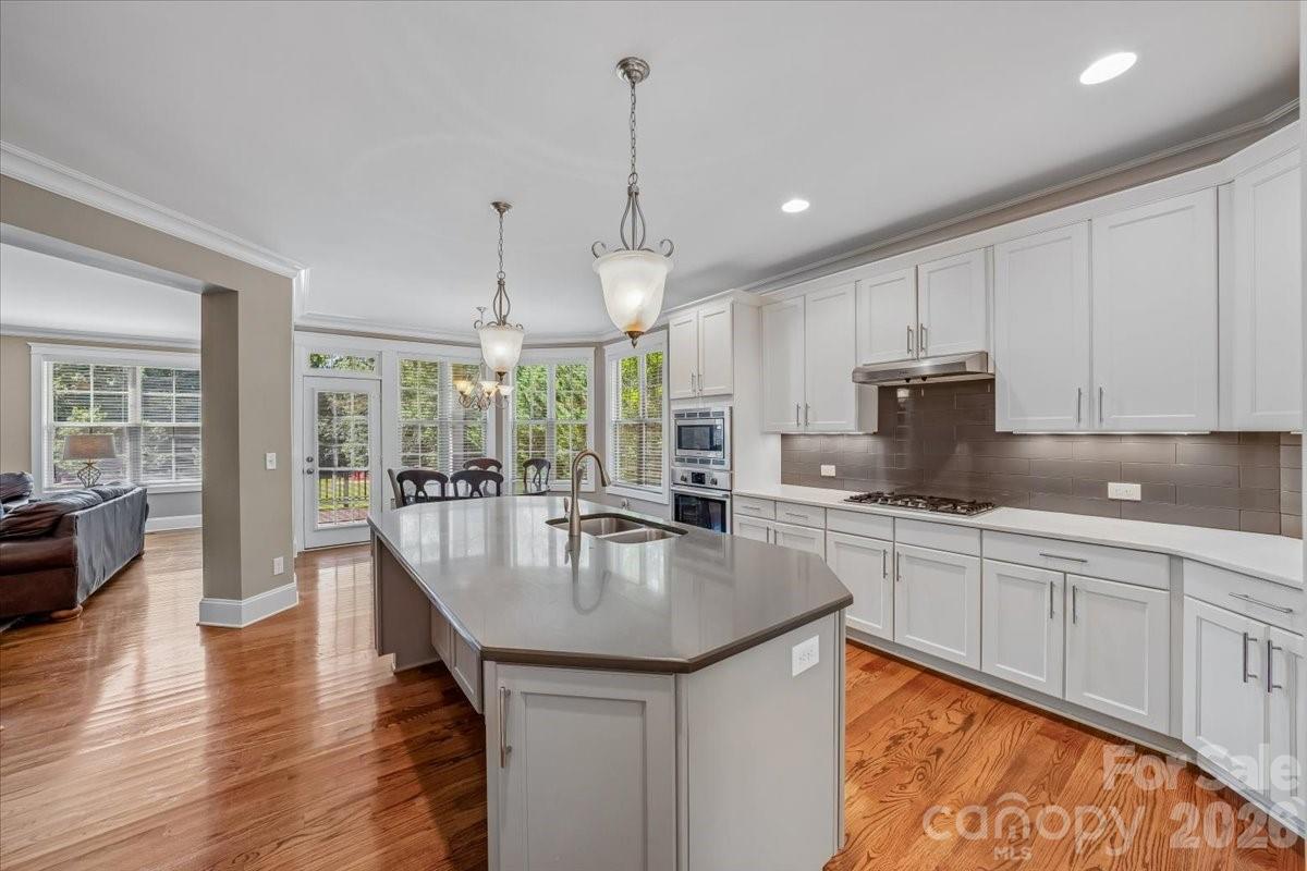 836 Elizabeth Lane — Matthews