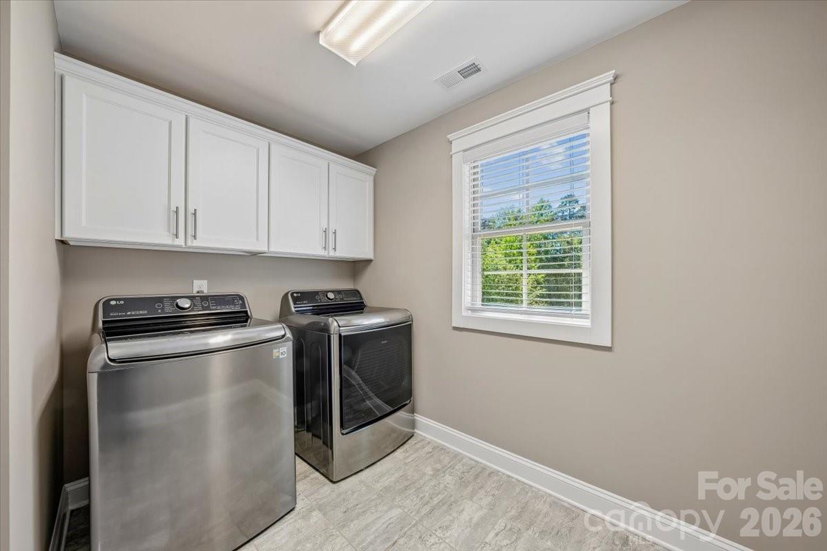 836 Elizabeth Lane — Matthews