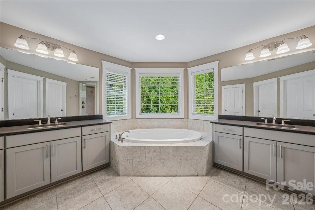836 Elizabeth Lane — Matthews