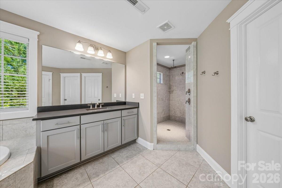 836 Elizabeth Lane — Matthews