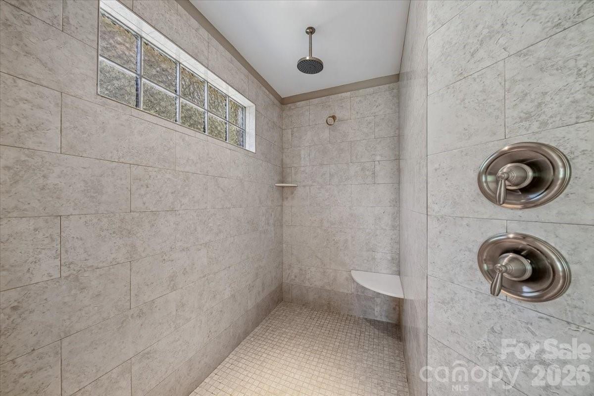 836 Elizabeth Lane — Matthews