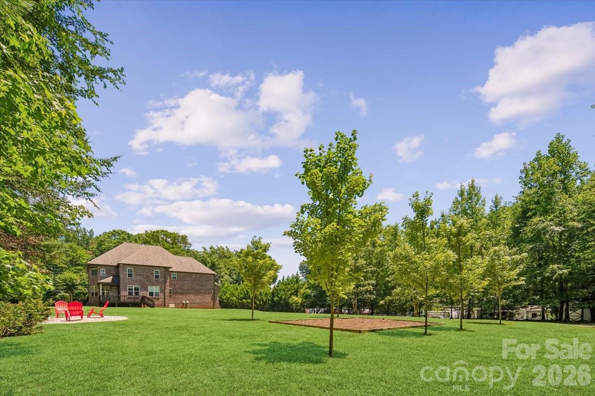 836 Elizabeth Lane — Matthews