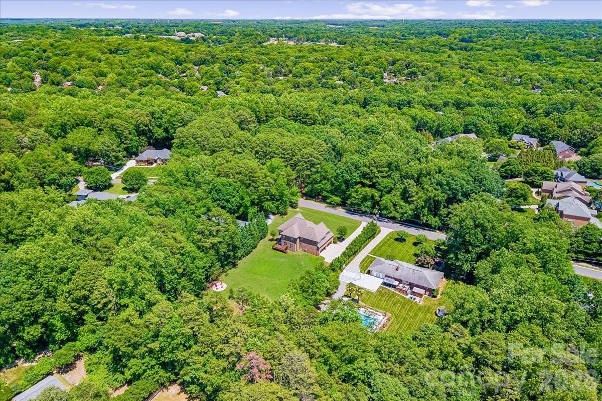 836 Elizabeth Lane — Matthews