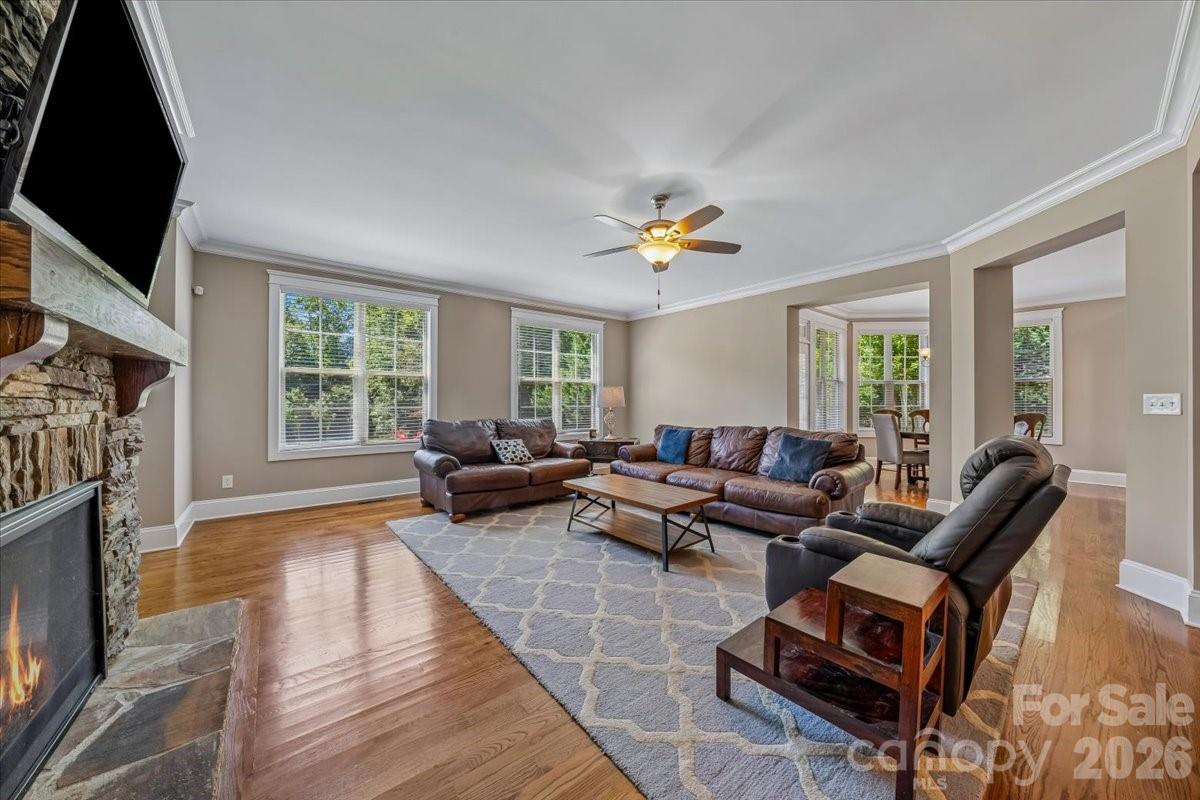 836 Elizabeth Lane — Matthews