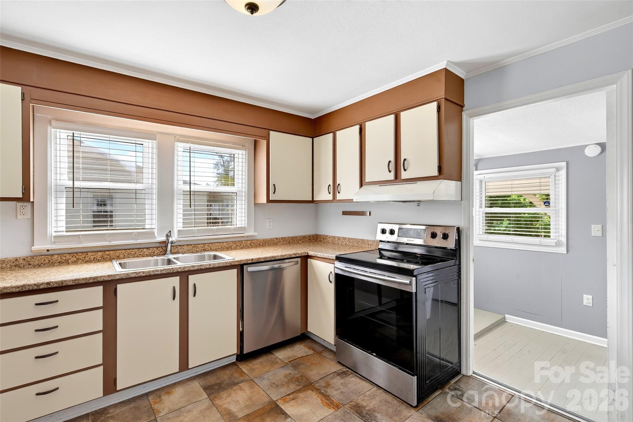 469 Kenilworth Road — Asheville