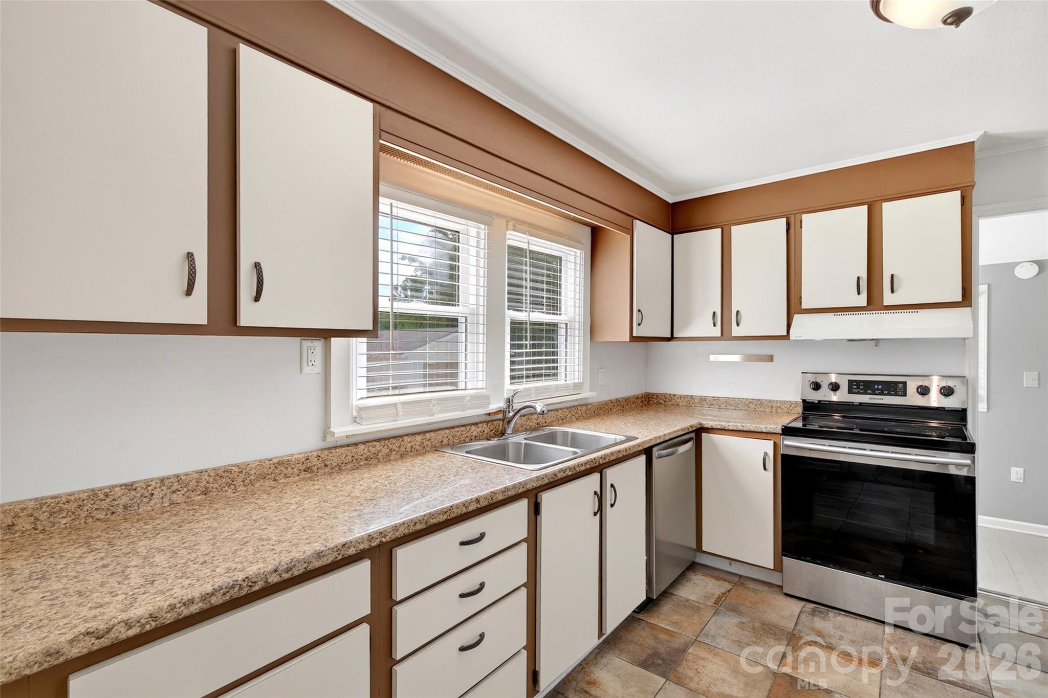 469 Kenilworth Road — Asheville