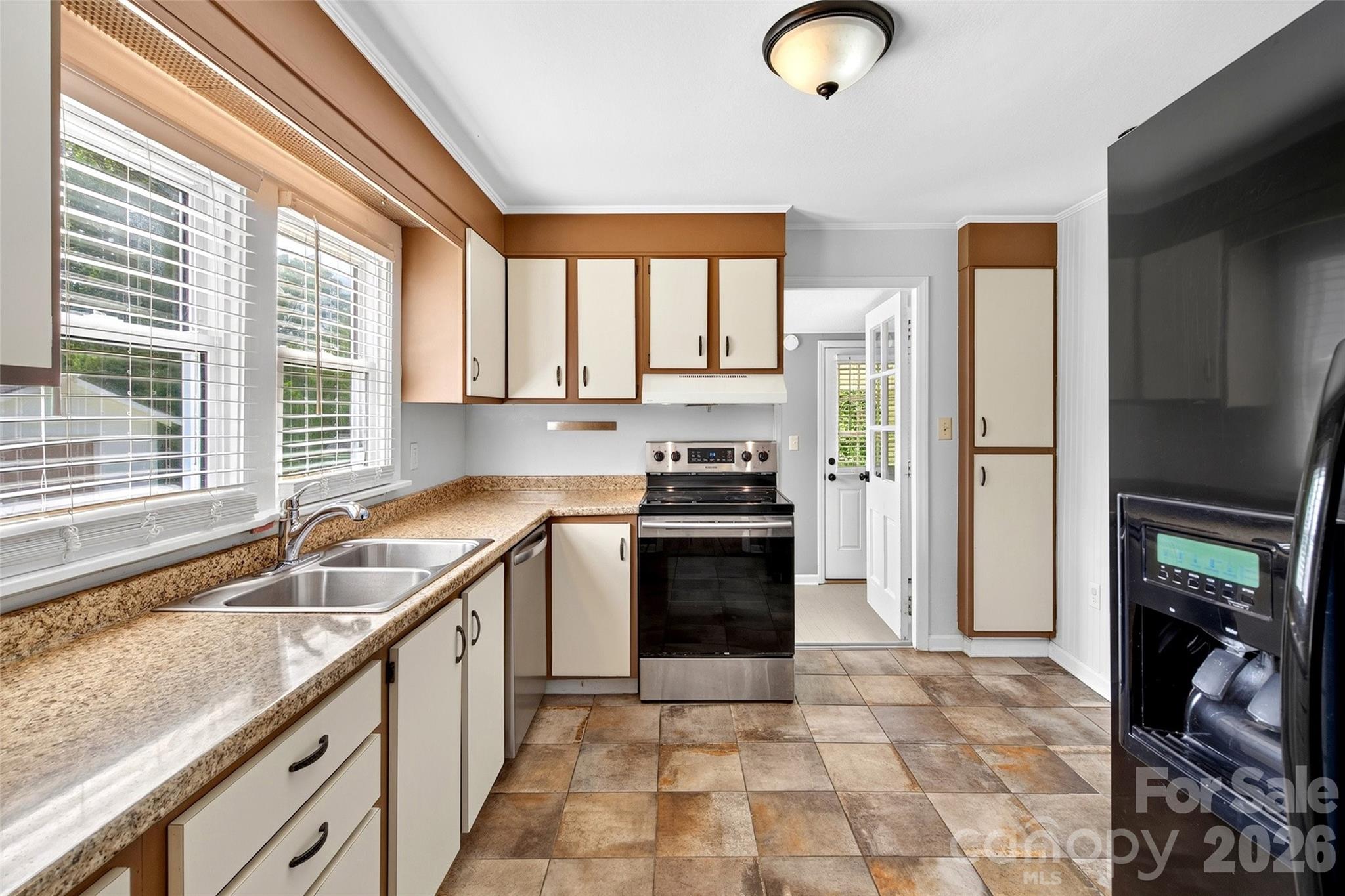 469 Kenilworth Road — Asheville