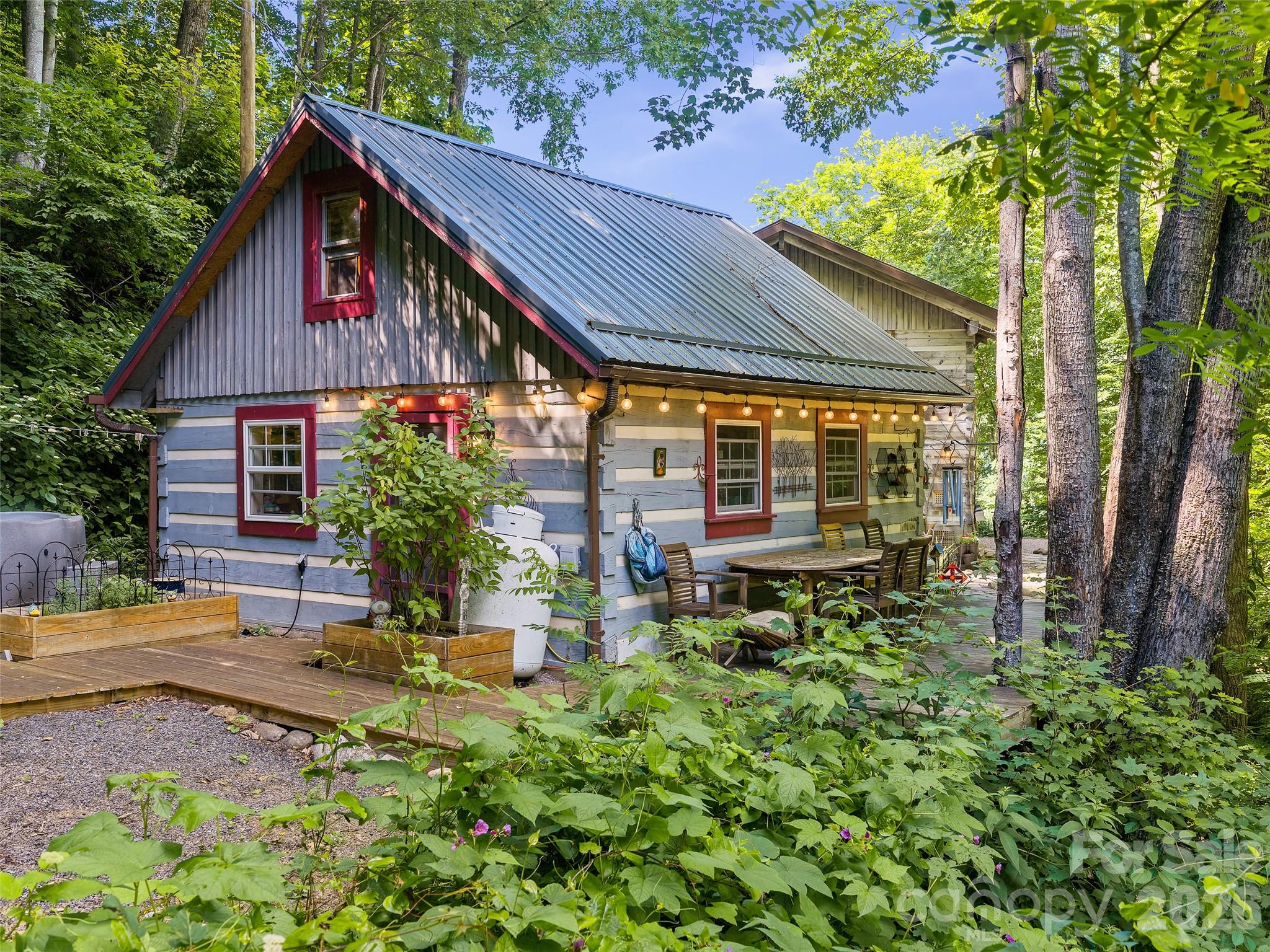 311 Old Sawmill Road — Burnsville
