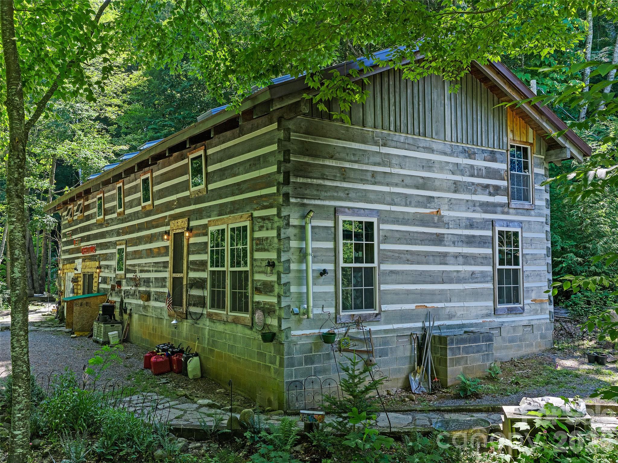 311 Old Sawmill Road — Burnsville