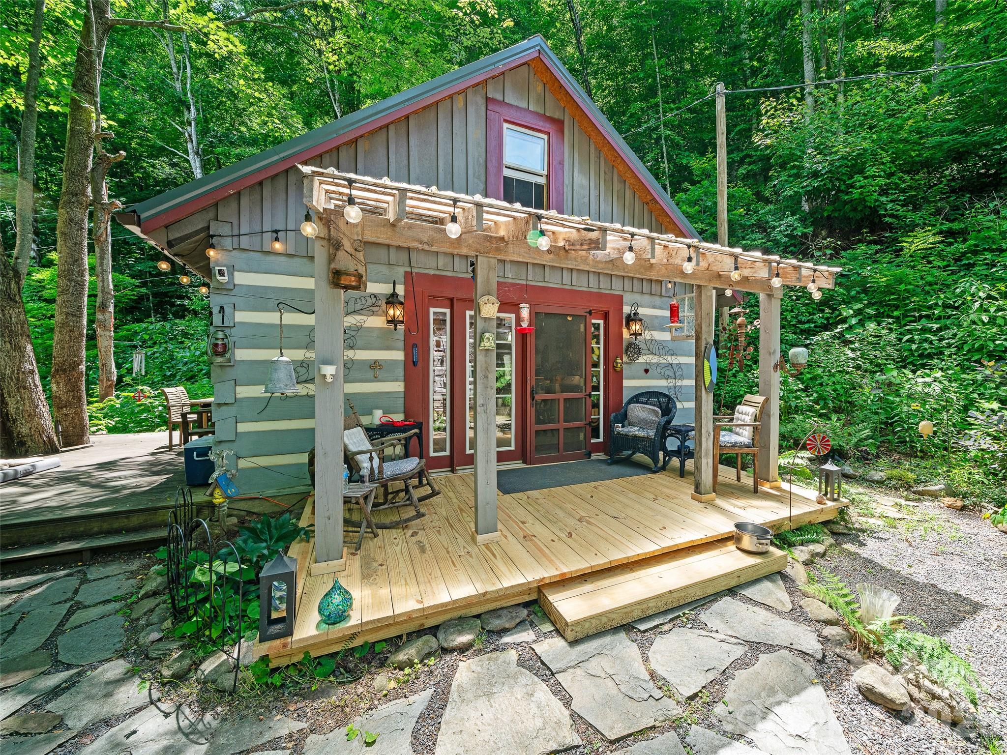 311 Old Sawmill Road — Burnsville