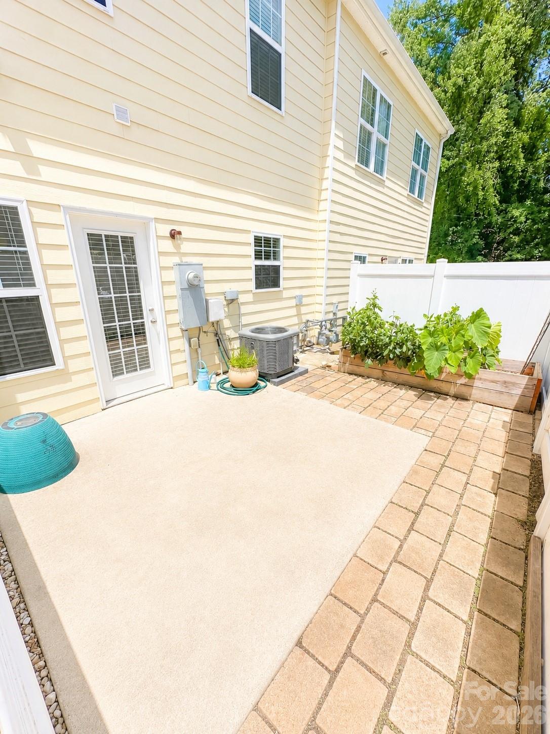 4376 Yoruk Forest Lane — Charlotte