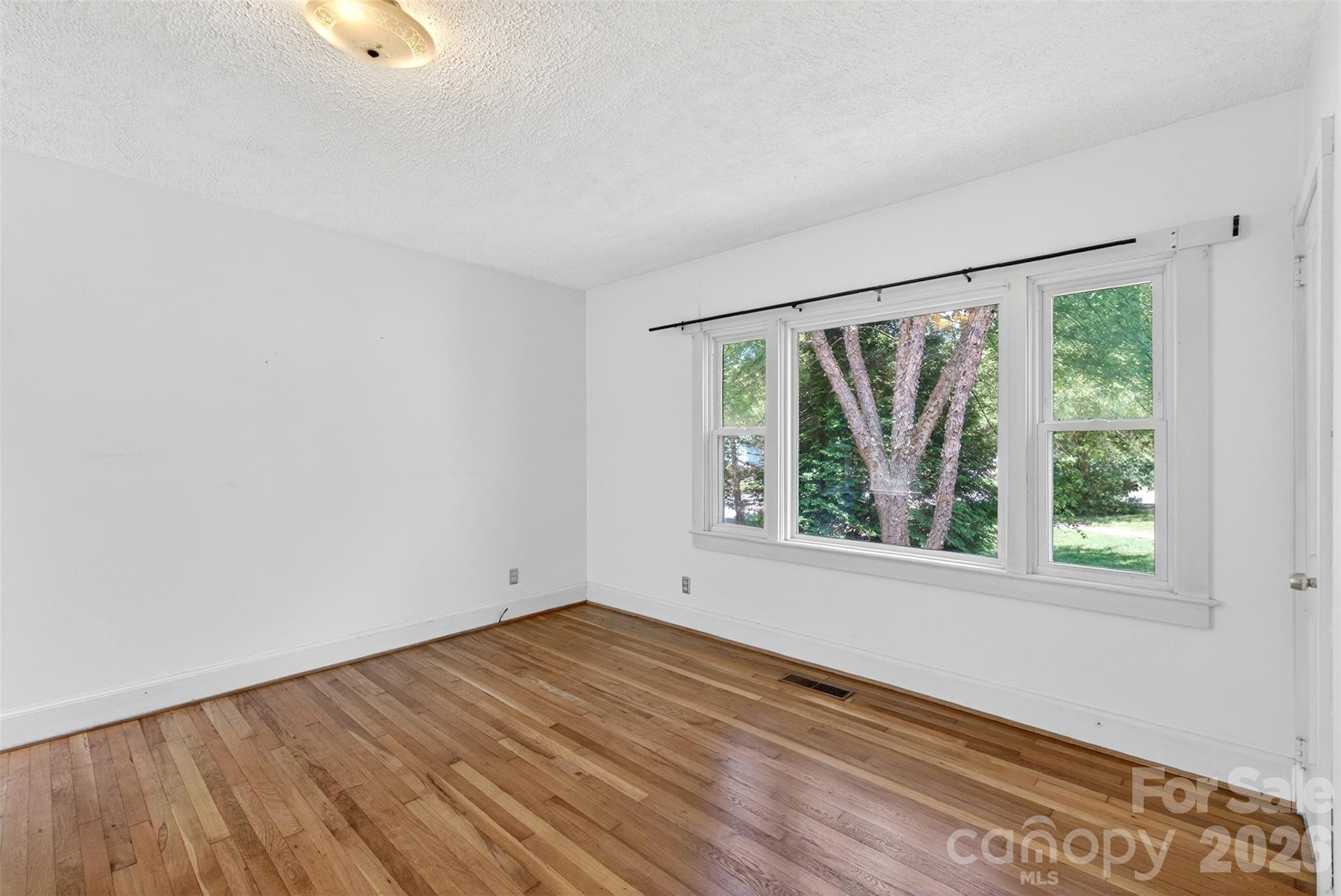 64 Second Street — Tryon