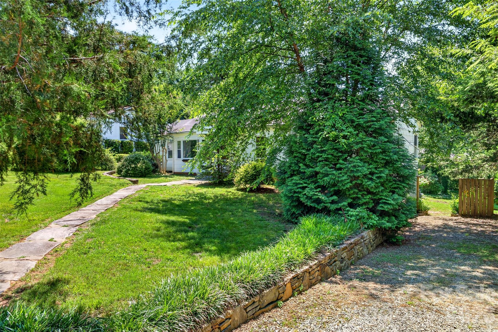 64 Second Street — Tryon
